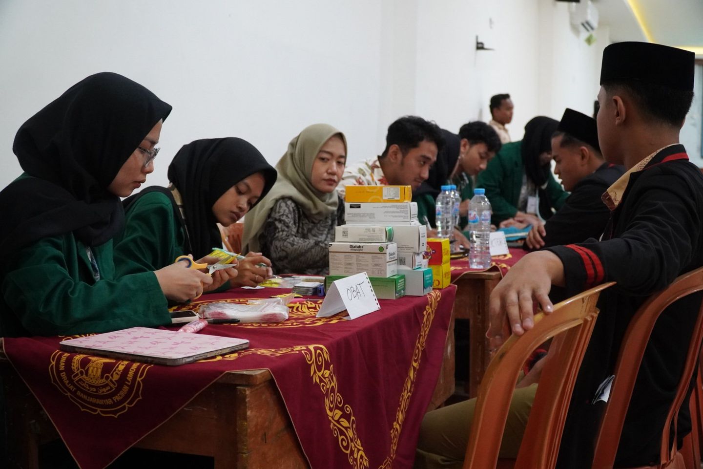 FK Unusa Edukasi Santri Sunan Drajat Lamongan soal PHBS dan Postur Ergonomis