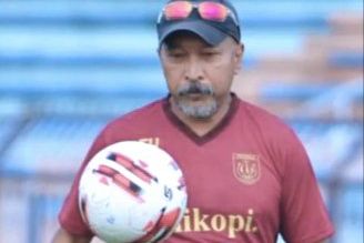 Fakhri Husaini Mundur sebagai Pelatih Kepala Persela Lamongan