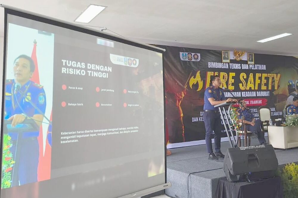 Satpol PP Jatim Latih Petugas Damkar Hadapi Risiko di Lapangan