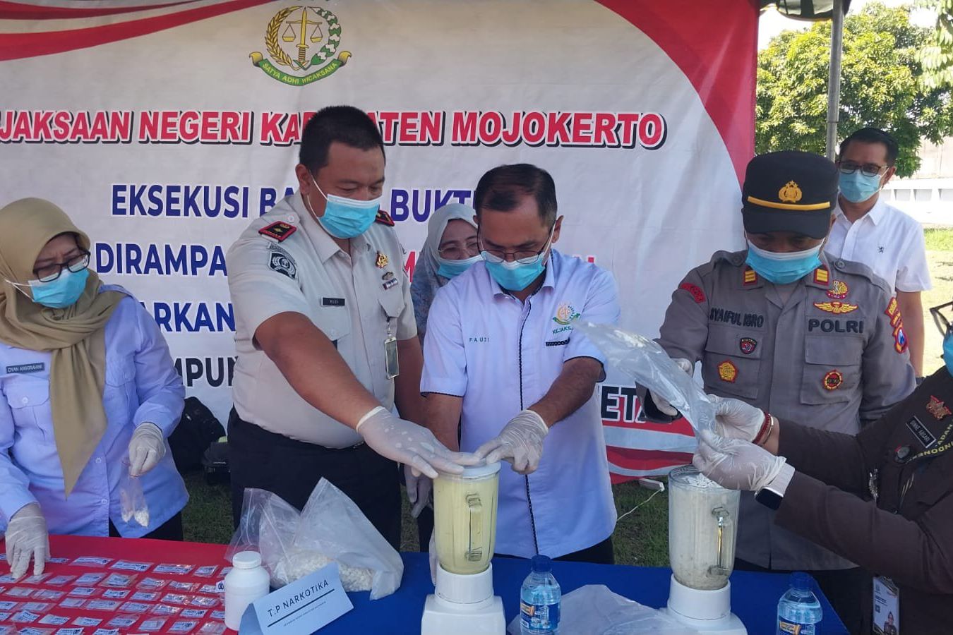 Kejari Mojokerto Musnahkan Sabu, Ganja hingga Ratusan Juta Uang Palsu
