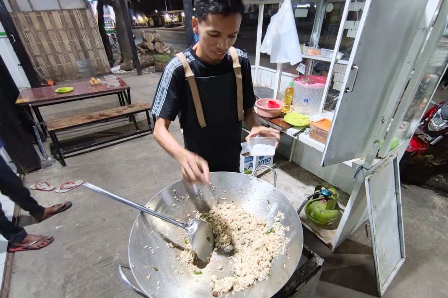 Nikmatnya Sensasi Pedas Nasi Goreng Asam Sunti Pantura Probolinggo
