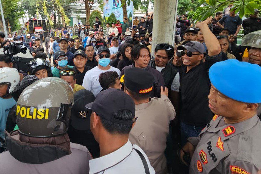 Aksi Spontan Jogo Probo, Ribuan Warga Tenggelamkan Demo Aliansi LSM