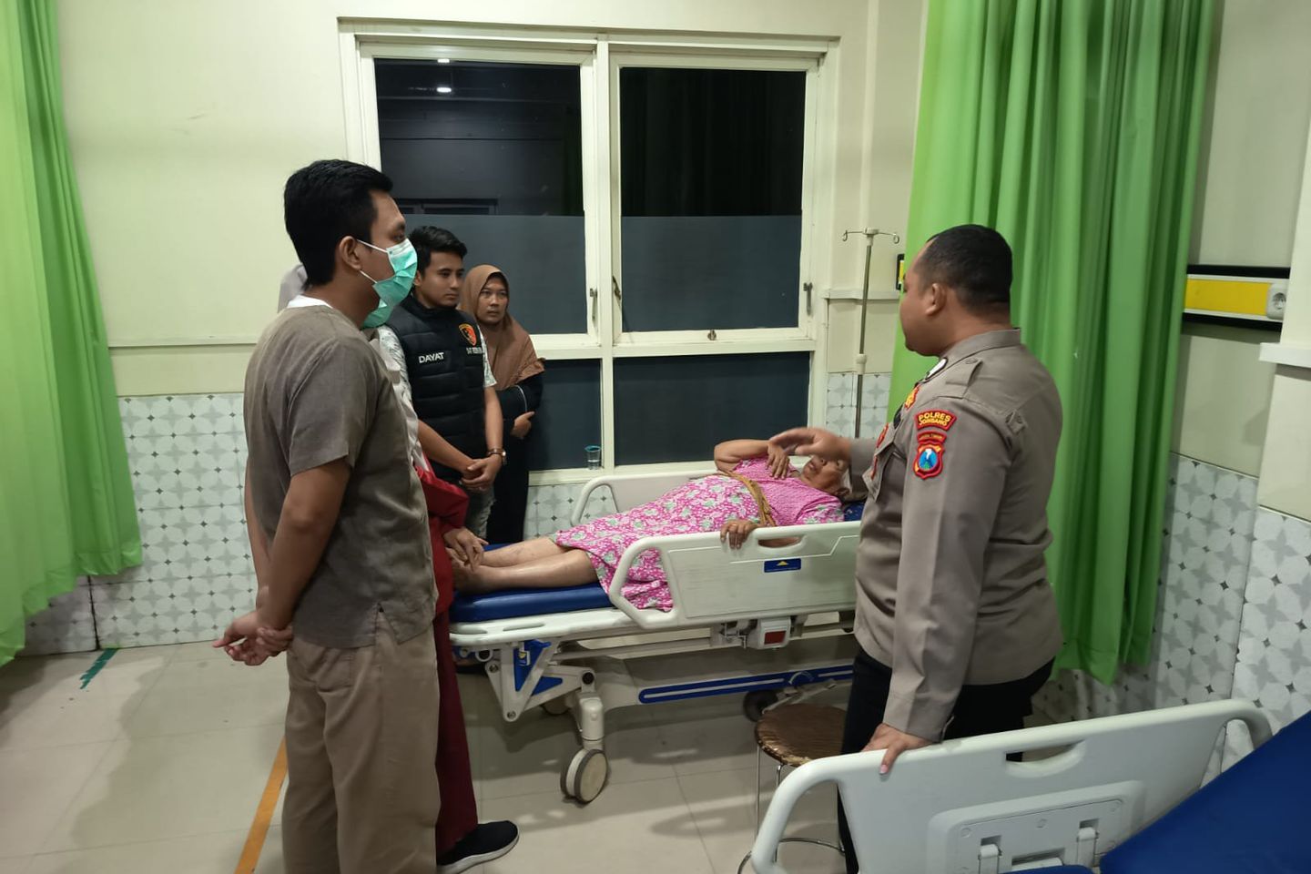 Diancam Dibunuh, Perhiasan Nenek di Jombang Dirampas