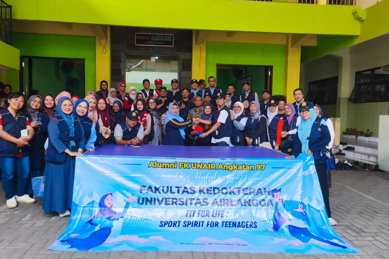 Alumni FK Unair ’97 Gelar Pengabdian Masyarakat di SMPN 1 Trawas