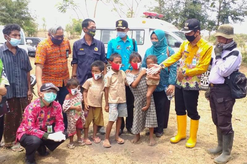 DP3A Situbondo Bantu Keluarga Miskin yang Tiga Anaknya Tak Sekolah