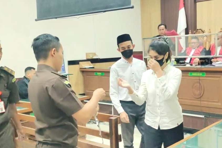 Mantan Pegawai BUMN dan Selegram di Gresik Divonis 1 Tahun 5 Bulan