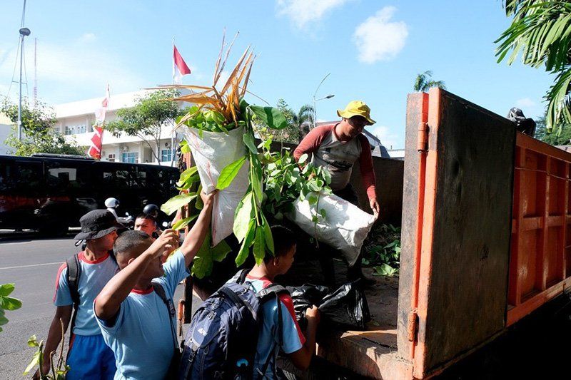 Besok "Surabaya Bergerak" Mulai Kerja Bakti Bersihkan Selokan