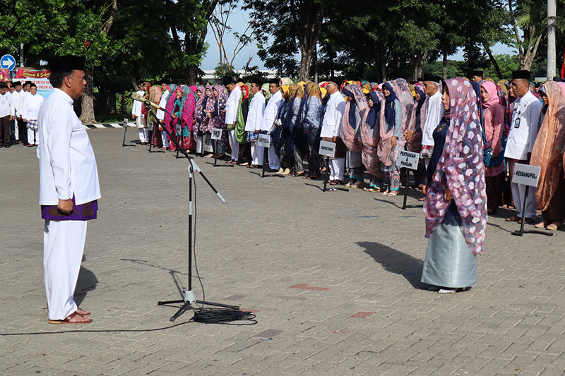Wabah Corona, Bupati Gresik Imbau ASN Tak Lakukan Aksi Borong Sembako