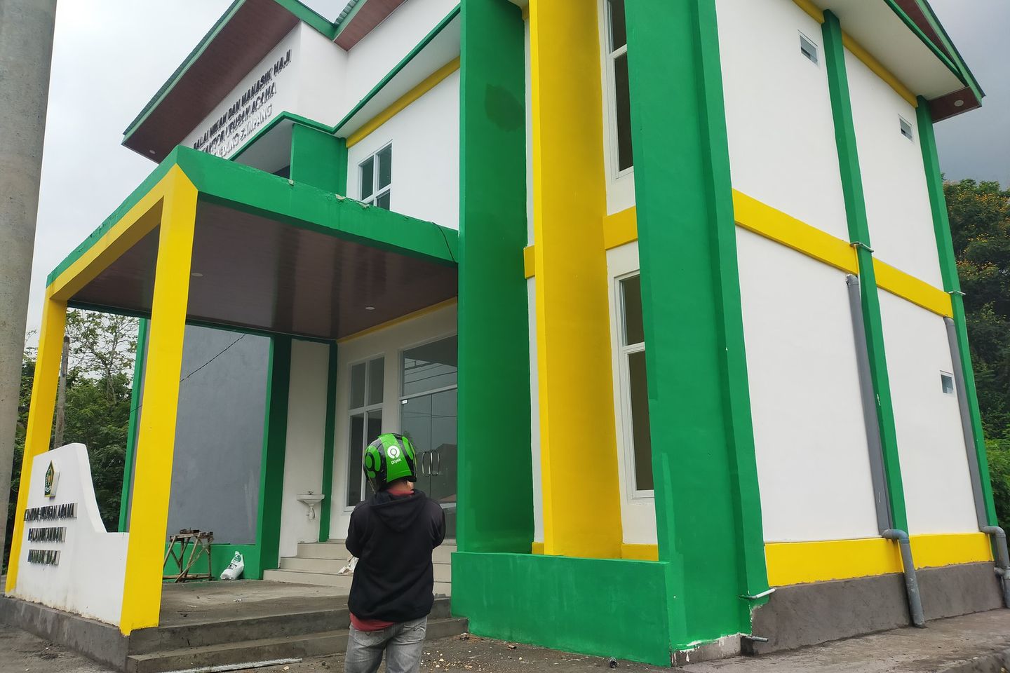 Belum Diresmikan, Gedung Balai Nikah KUA Kedungdung Sampang Sudah Rusak