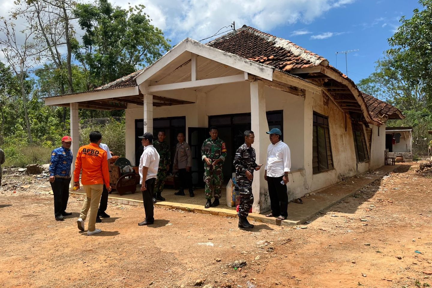 Pemkab Sumenep Salurkan Bantuan Korban Gempa 6,5 SR
