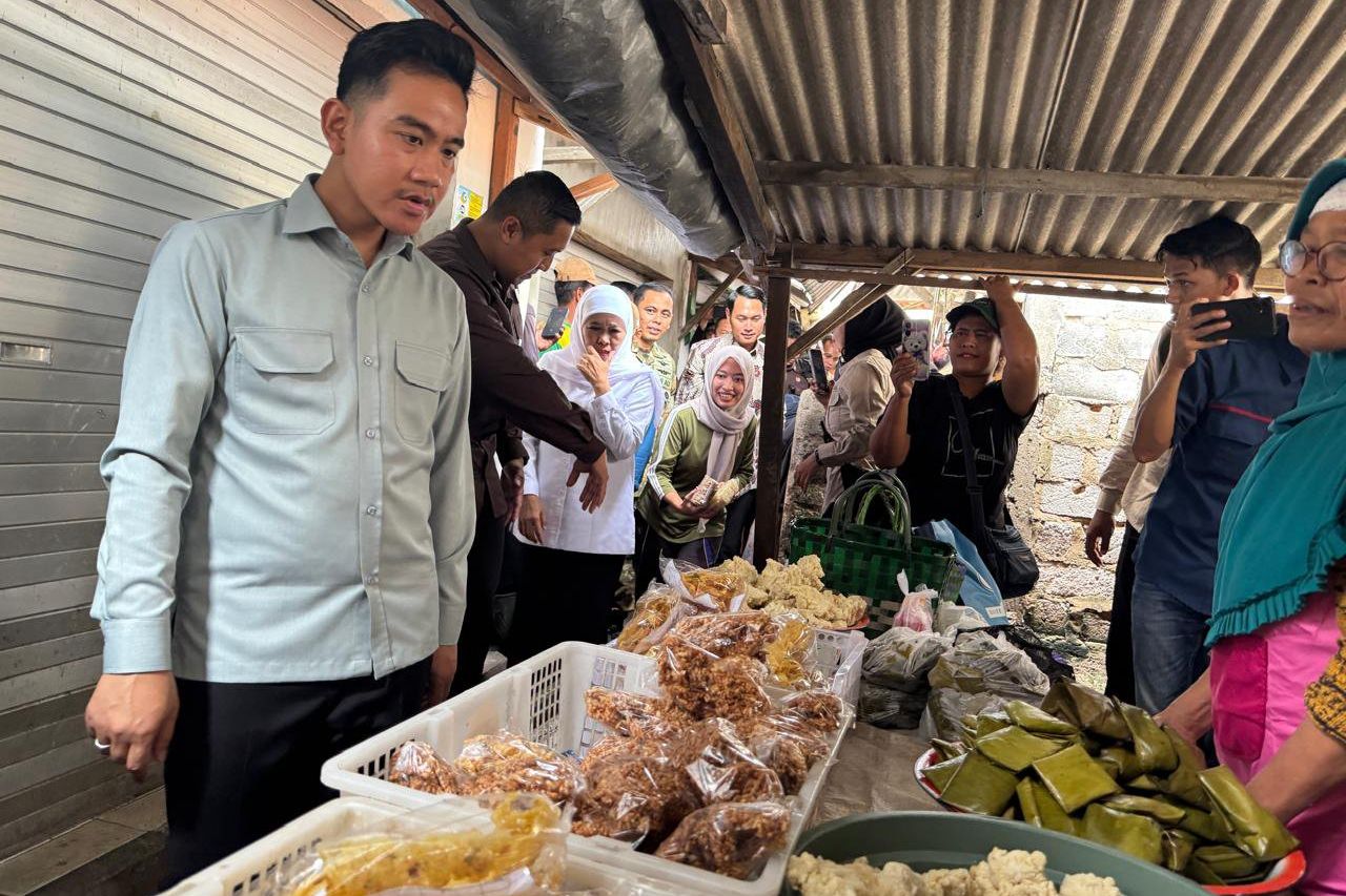 Kunjungan ke Tuban, Wapres Gibran Tinjau Industri Semen dan Aktivitas Pasar Rakyat