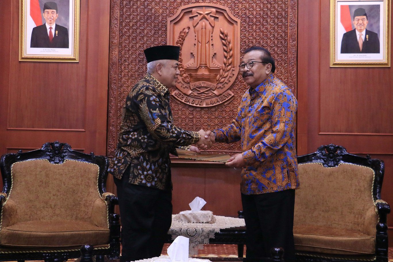 Soekarwo Serahkan SK Plt Bupati Malang