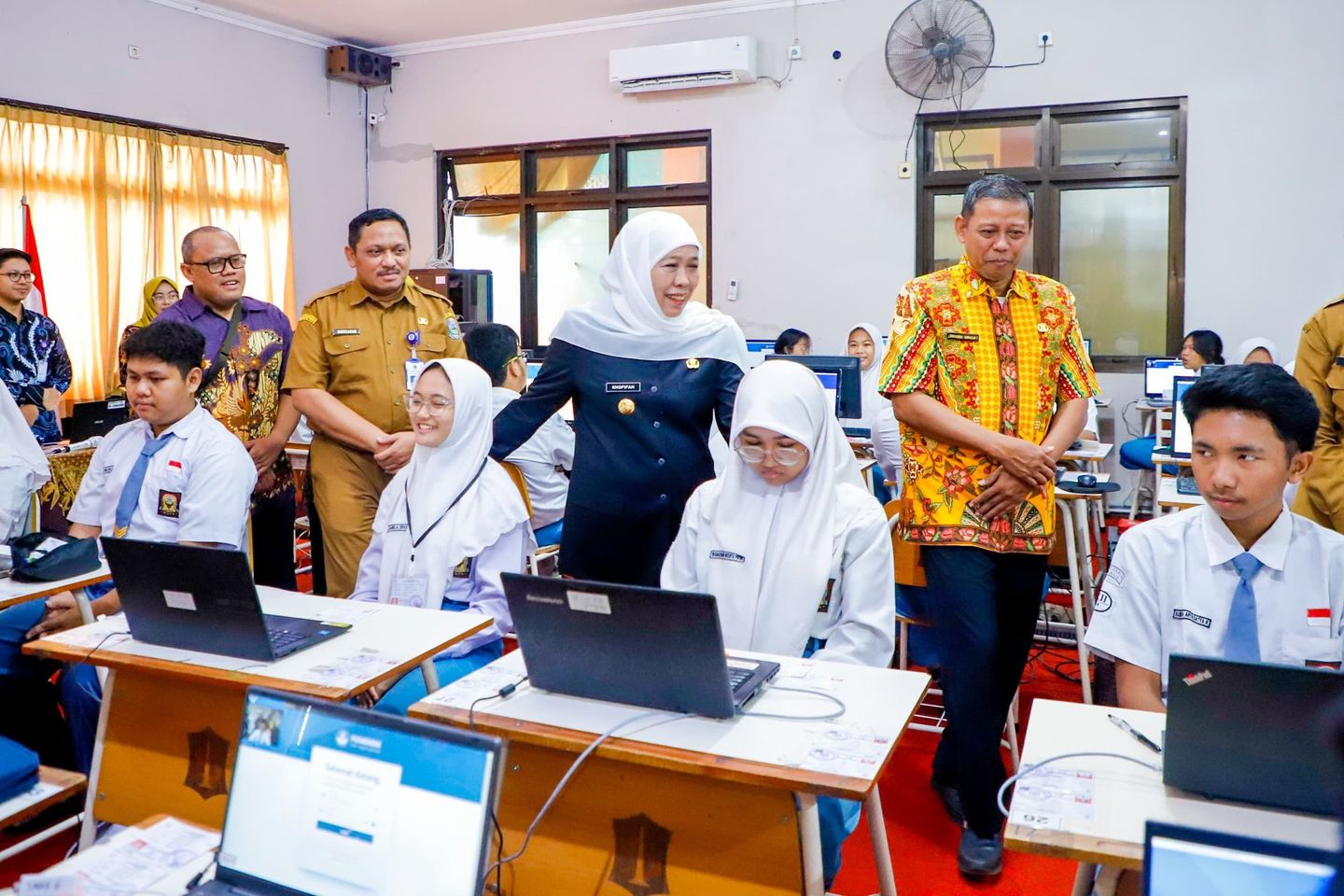 Khofifah Sebut Lulusan SMK Makin Kompetitif di Dunia Kerja