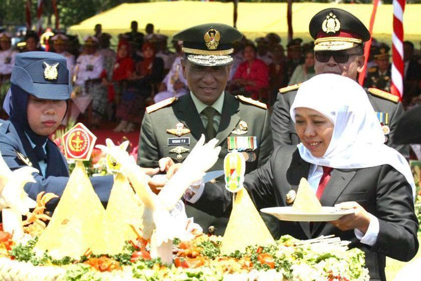 Khofifah Ingatkan TNI Harus Bersiap Hadapi Perang Siber