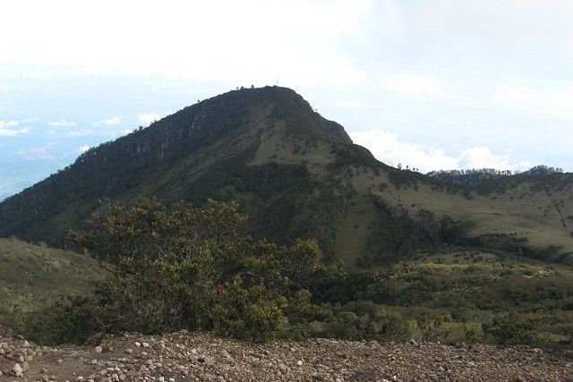 Suhu Puncak Lawu Minus, Jalur Pendakian Tetap Dibuka