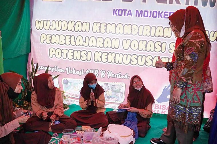 Hari Anak Nasional, Ning Ita Ajak Masyarakat untuk Rangkul Anak Berkebutuhan Khusus 
