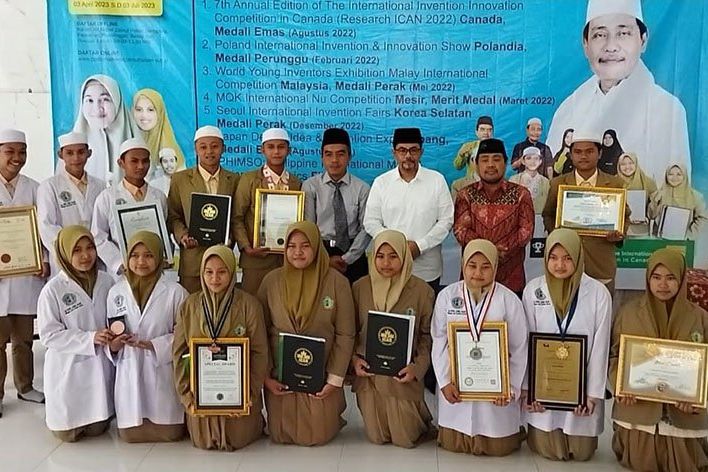 Lewat Aplikasi <em>Tession Body, </em>Santri Genggong Jadi Juara Lomba <em>Research Internasional </em>di Canada