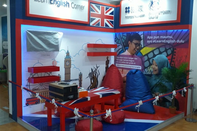 Pemkot Surabaya Terima Hibah English Corner dari Yayasan Dewan Inggris Indonesia