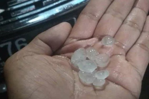 Lima Desa di Mojokerto Turun Hujan Es