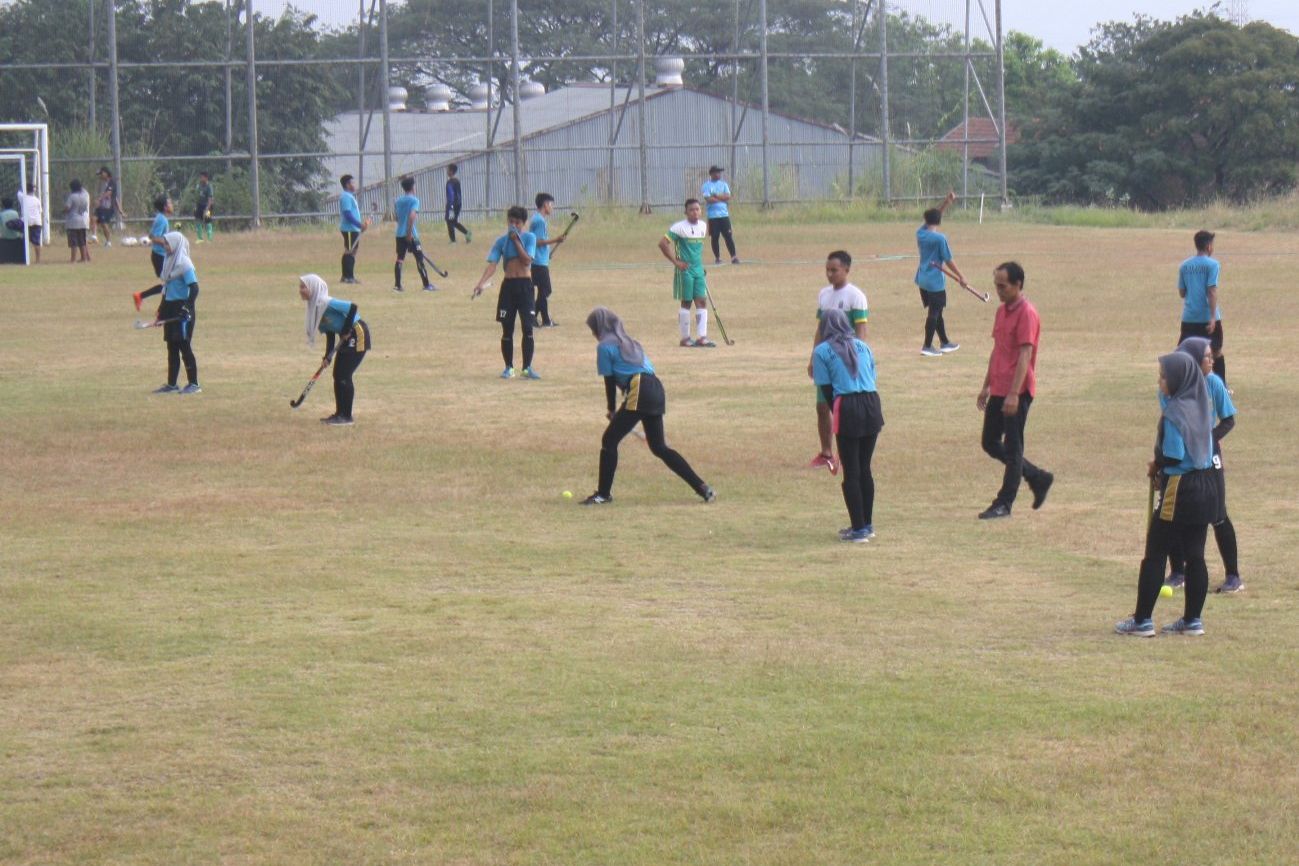 Persiapan Hoki Putri Gresik Terganggu Buruknya Kondisi Lapangan