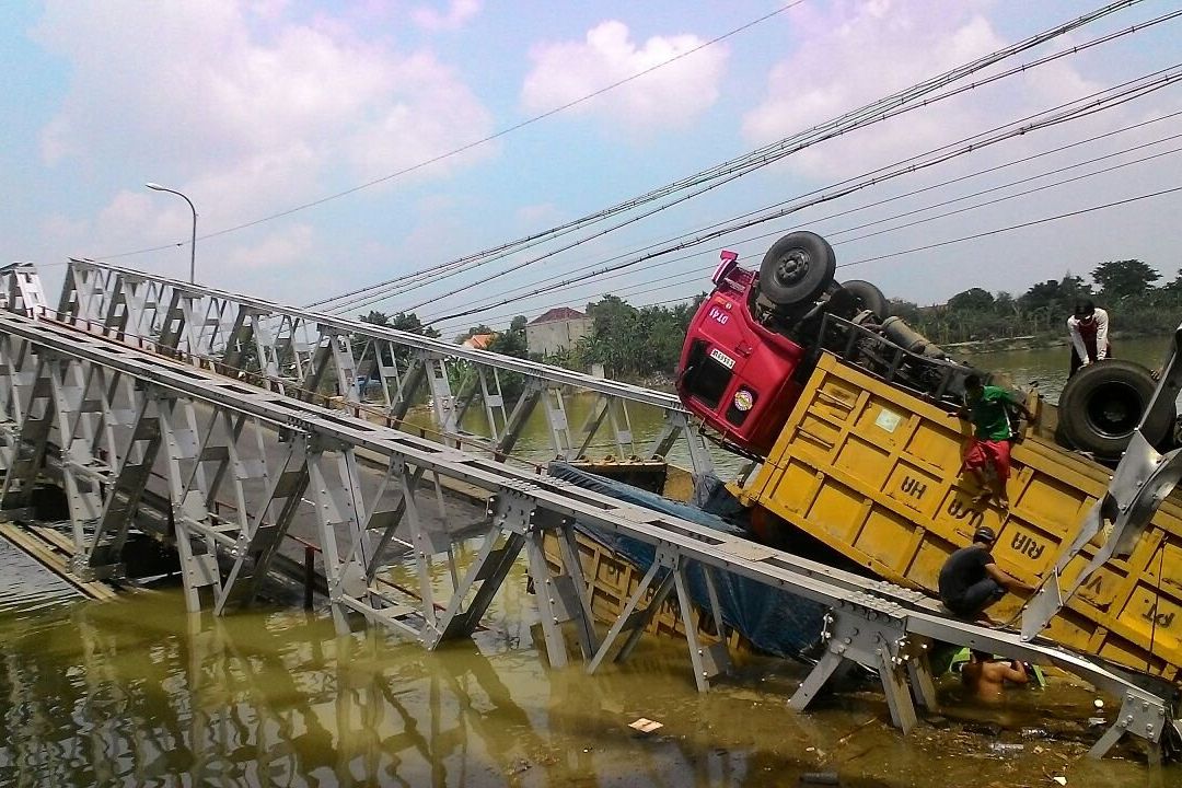 Jembatan Nasional Widang-Babat Ambruk, 2 Tewas