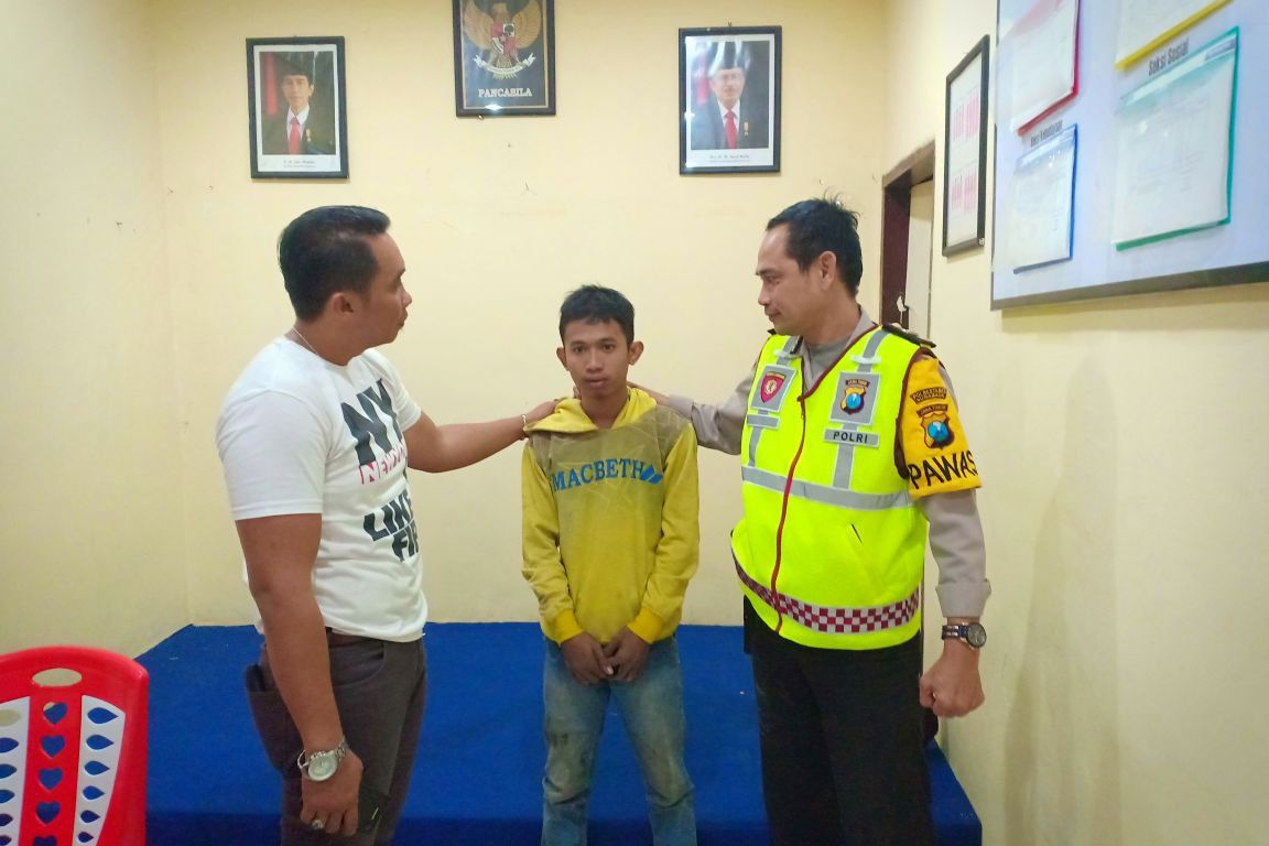 Jambret Ini Tersungkur Kena Tendangan Korban
