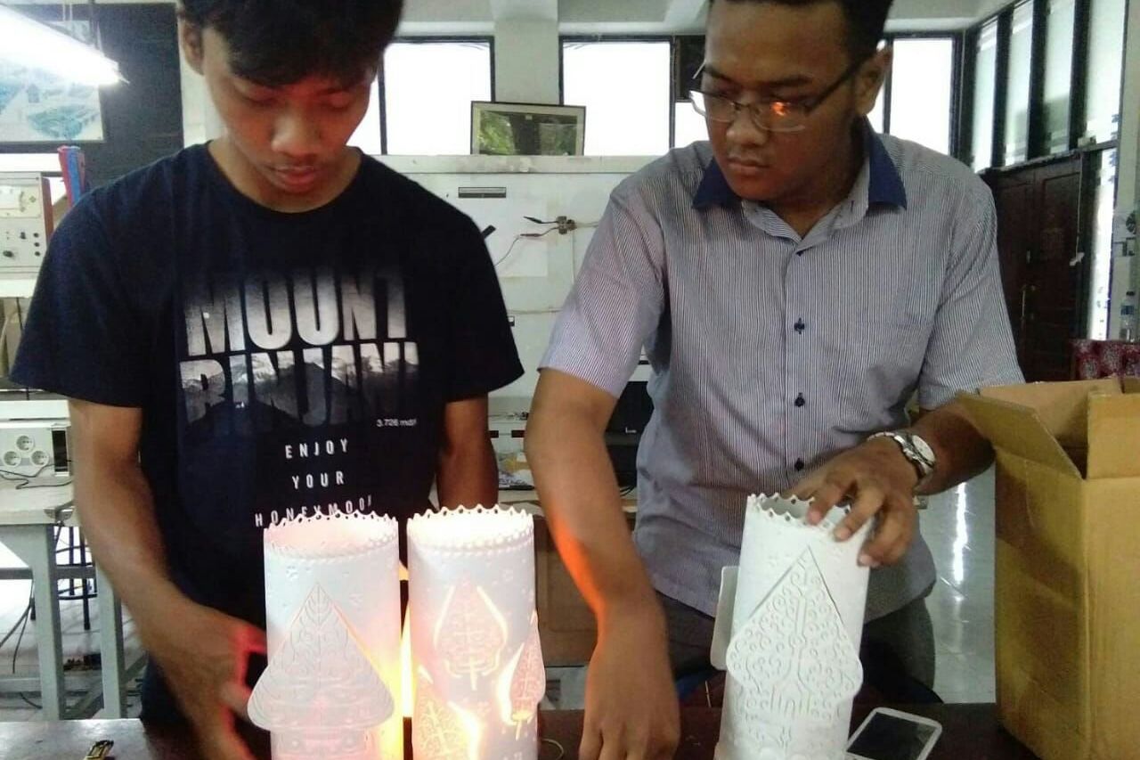 Mahasiswa ITS Mampu Ciptakan Lampu Hias Canggih dari Bahan Pecah Belah