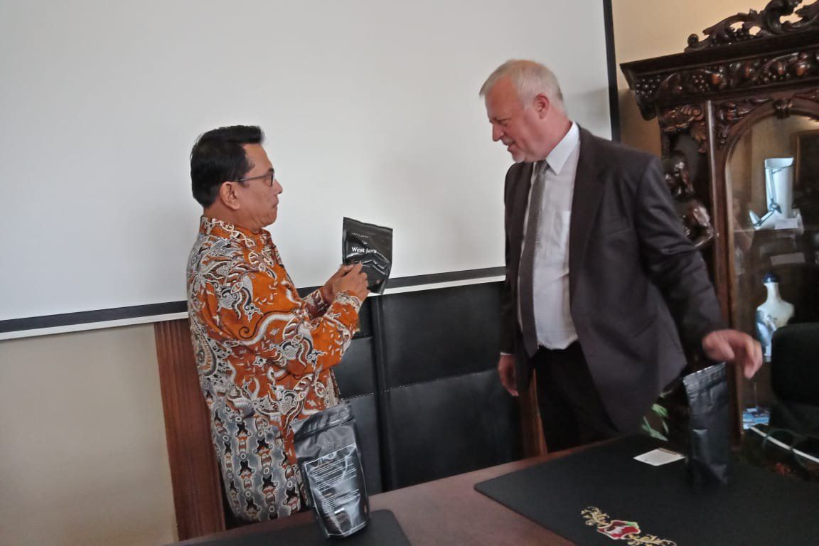 Begini Cara Moeldoko Memperkenalkan Kopi Indonesia di Eropa