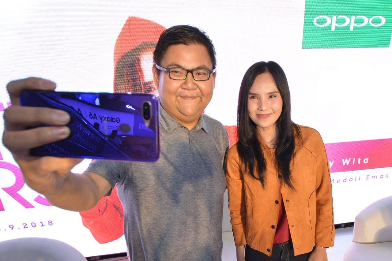 OPPO F9 Starry Purple yang Lebih Bergaya
