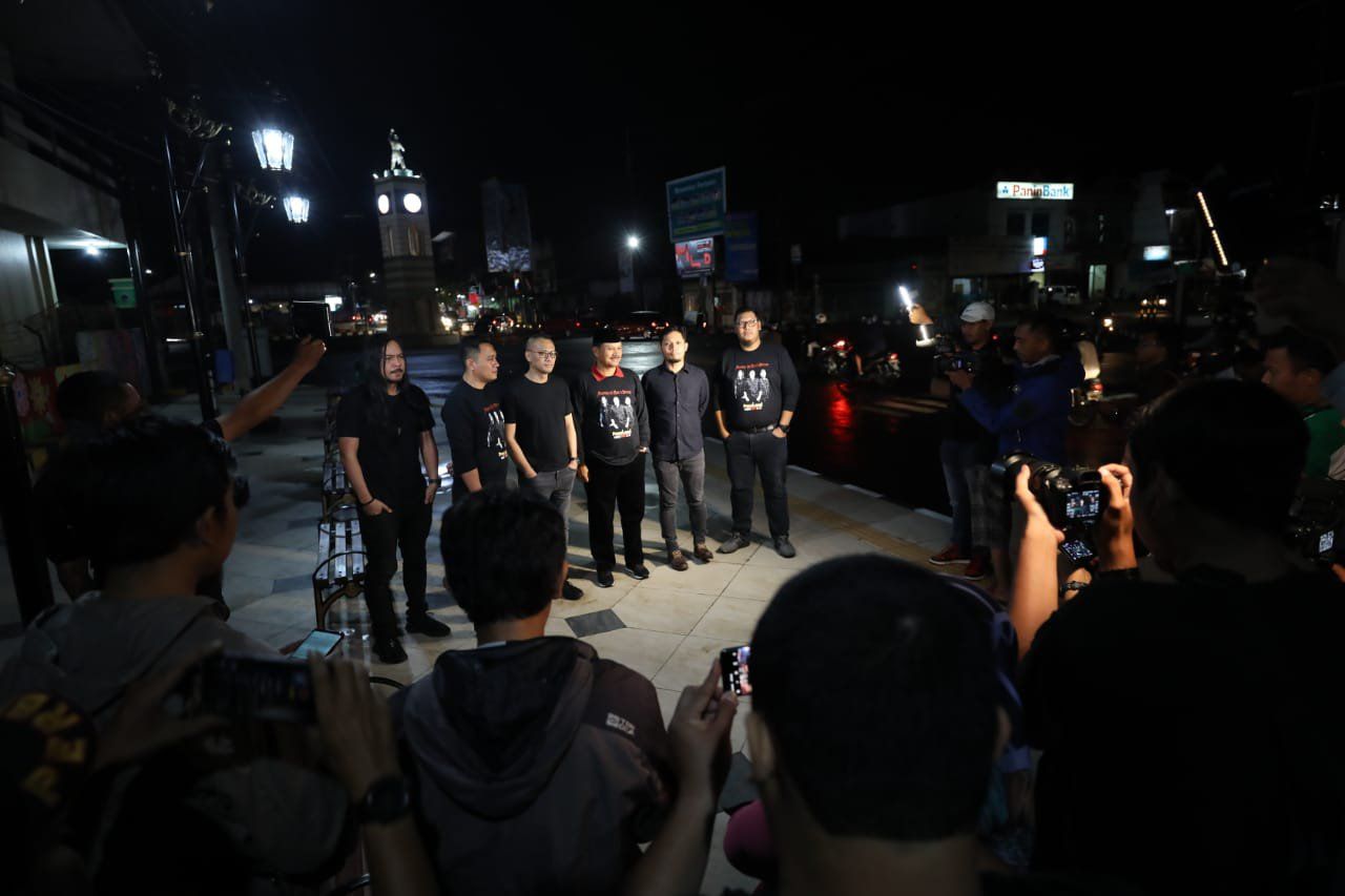Angin Kencang Terjang Madiun, Andra and The Backbone Gagal Manggung