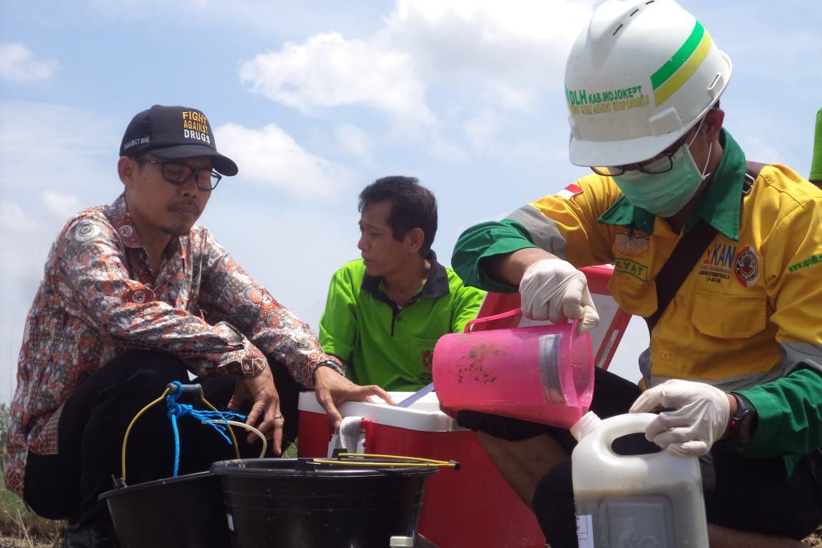 Hasil Pengukuran Air Asin di Kubangan Bekas Pengeboran Minyak Mojokerto