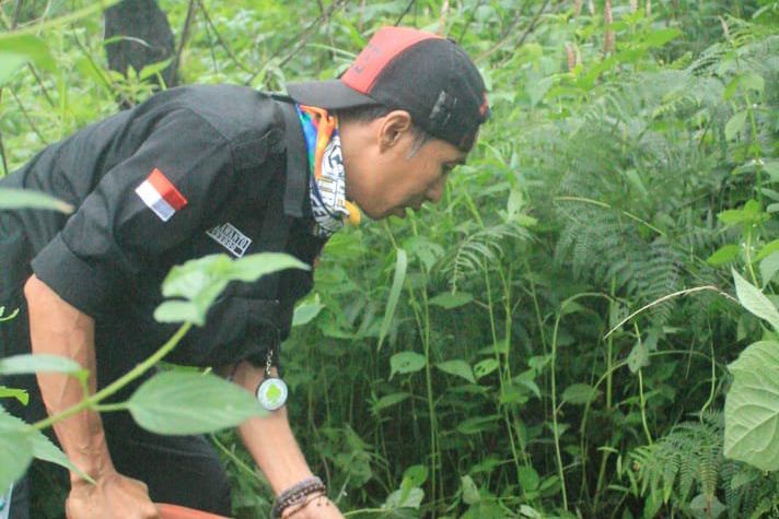 Cegah Longsor, Relawan Tanam Pohon di Mata Air Lak Cemoro Mojokerto