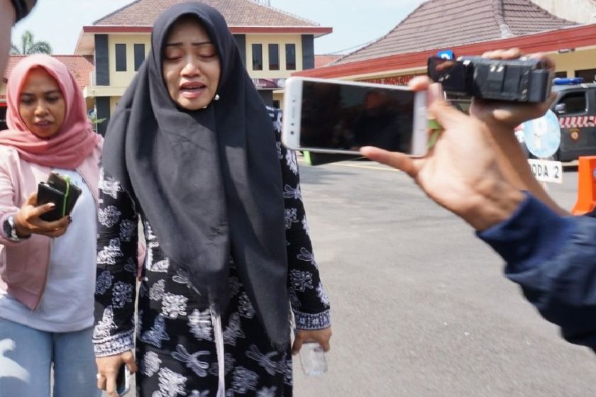 KPK Periksa Istri Mantan Bupati Mojokerto