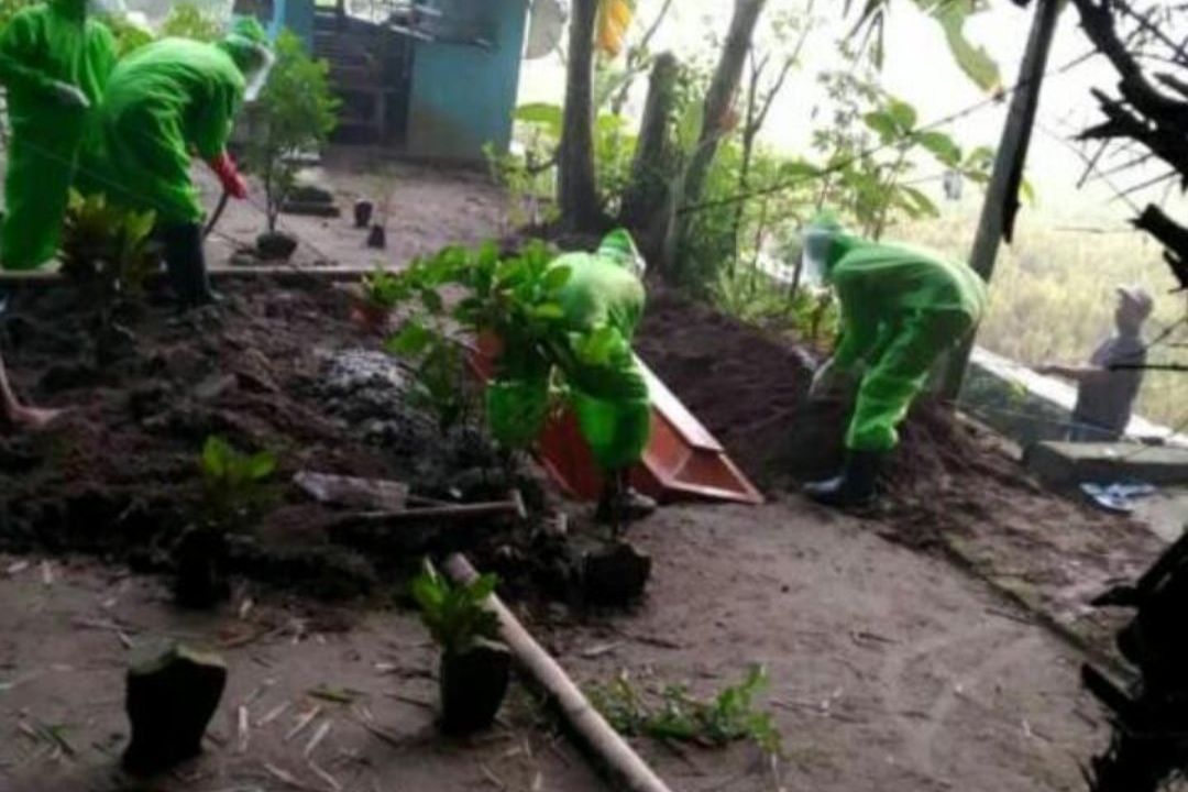 Meninggal Karena Radang Paru, PDP di Mojokerto Dimakamkan dengan SOP Pasien Covid