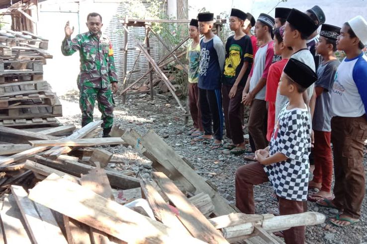 “Rumah Kayu”, Usaha Kerajinan Rintisan TNI Babinsa Berdayakan Masyarakat
