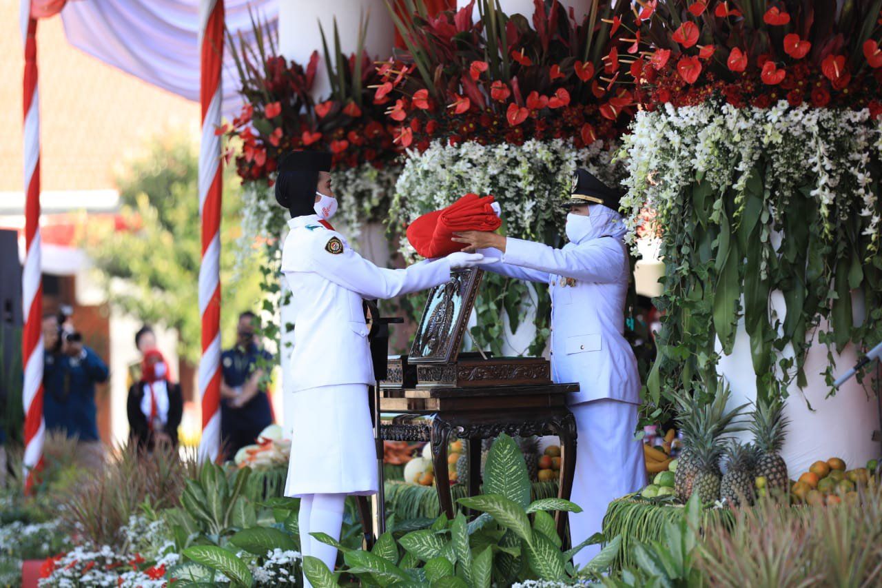 Khofifah: Ingin Merdeka dari Covid-19? Ini Kuncinya