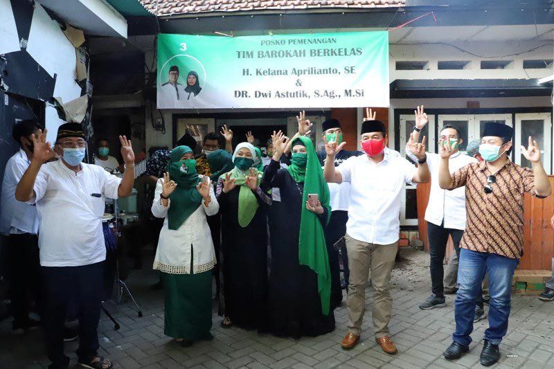 Kelana-Astutik Berharap Tuah Kemenangan Joko Widodo dan Khofifah