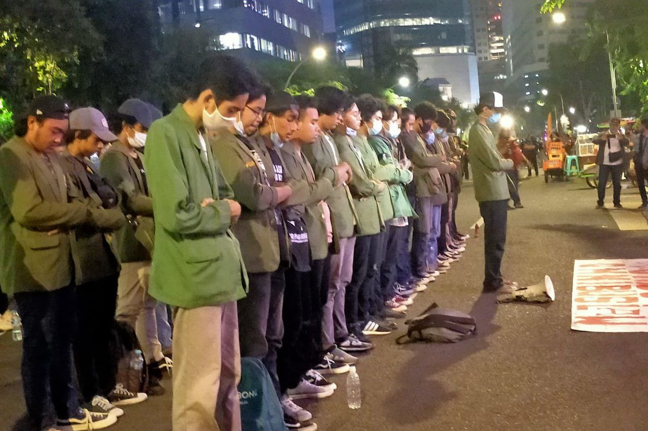 Buruh Desak Perppu Batalkan UU Cipta Kerja, Mahasiswa Salat Gaib
