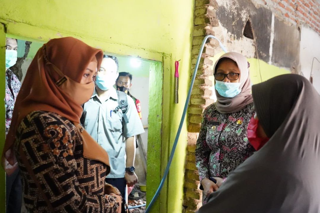 Musim Hujan Tiba, Ning Ita Pastikan Pembangunan Bantuan Rumah Swadaya Berjalan Lancar