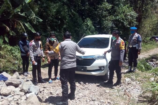 Dari Malang ke Surabaya, Pengendara Mobil Ini Tersesat di Pacet