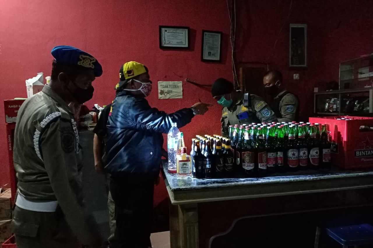 Tekan Sebaran Covid-19 untuk Terapkan Protokol Kesehatan, Tempat Hiburan di Probolinggo Dirazia