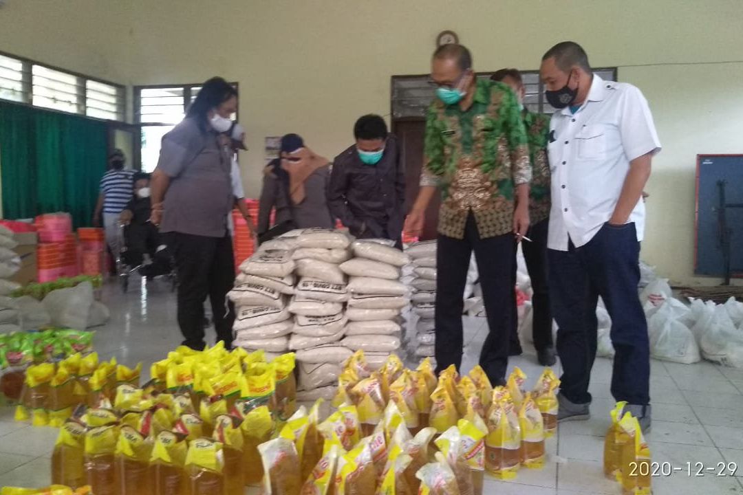 Tak Disalurkan karena Dobel Bantuan, Sembako Bansos Covid-19 di Jember Rusak
 