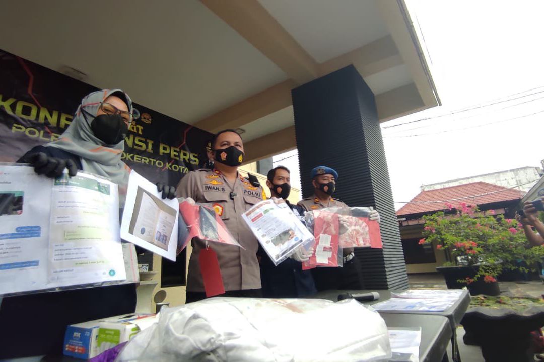 Suami Ini Tega Jual Istri untuk Layanan Seks Bertiga dengan Pria Lain