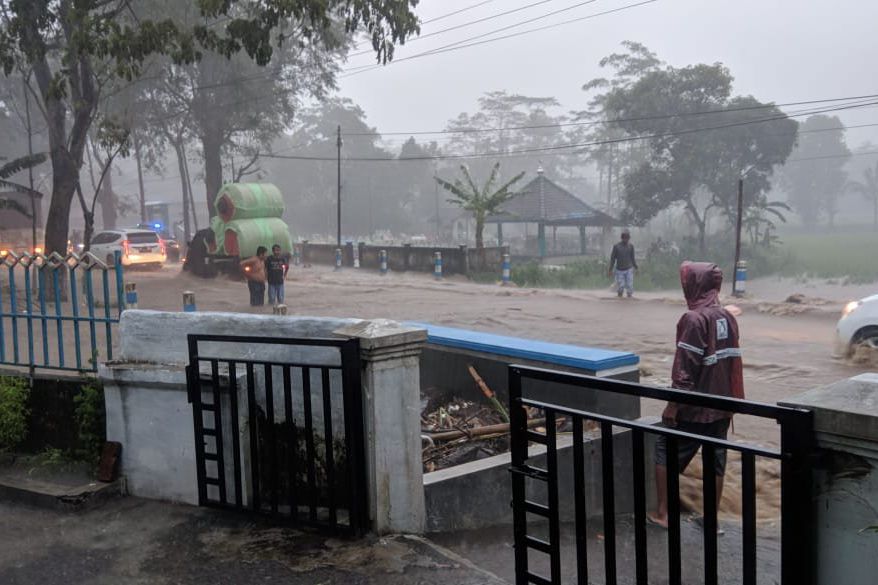 Banjir Landa Pemukiman di Pusat Kota Jember, Terparah Dalam 10 Tahun Terakhir