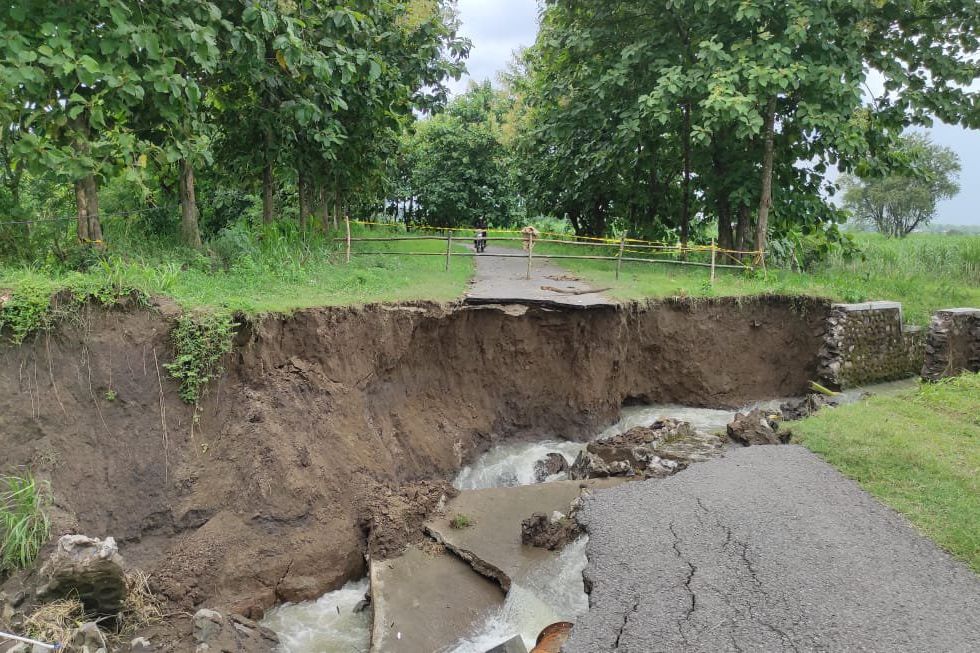 Gorong-Gorong Ambles, Jalan Penghubung Dua Desa di Mojokerto Terputus