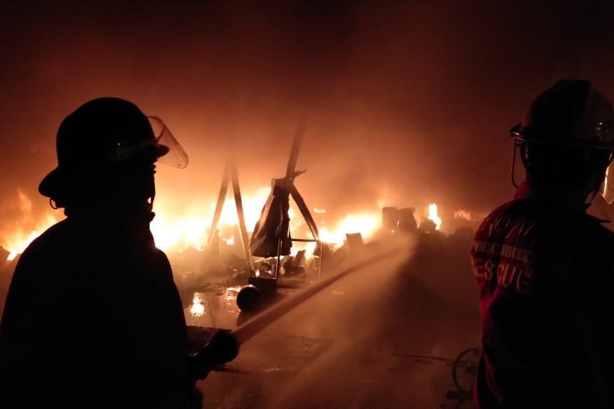 Pabrik Cat Kayu di Mojokerto Terbakar dan Meledak
