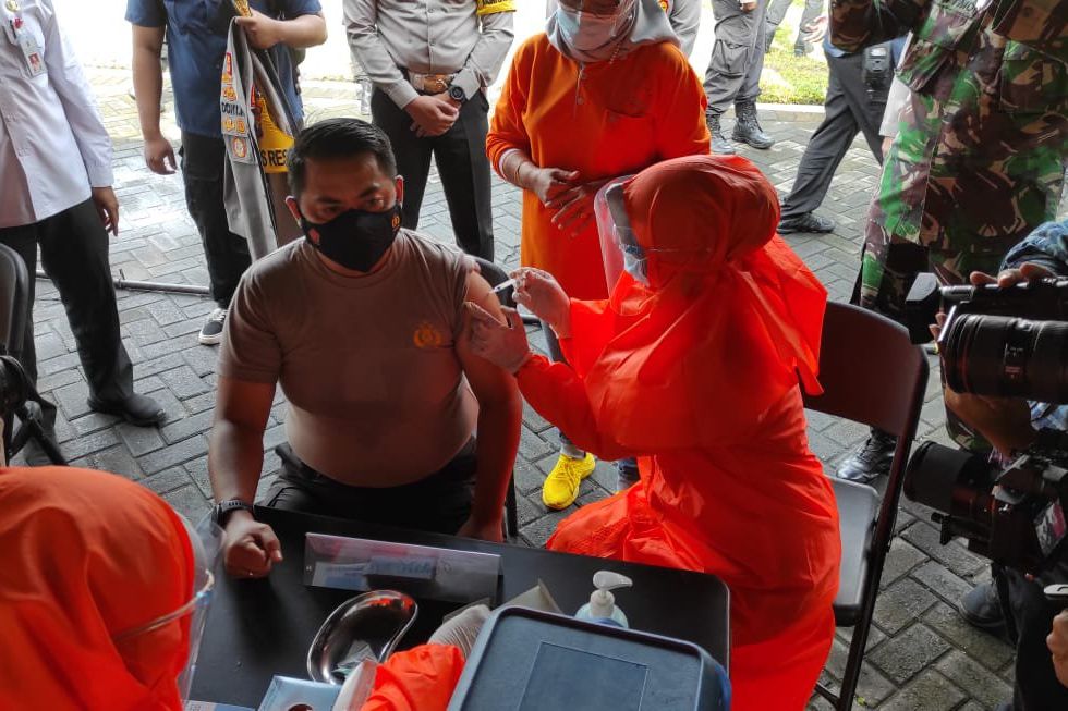 901 Anggota Polisi dan ASN di Polres Mojokerto Jalani Vaksinasi Tahap Dua