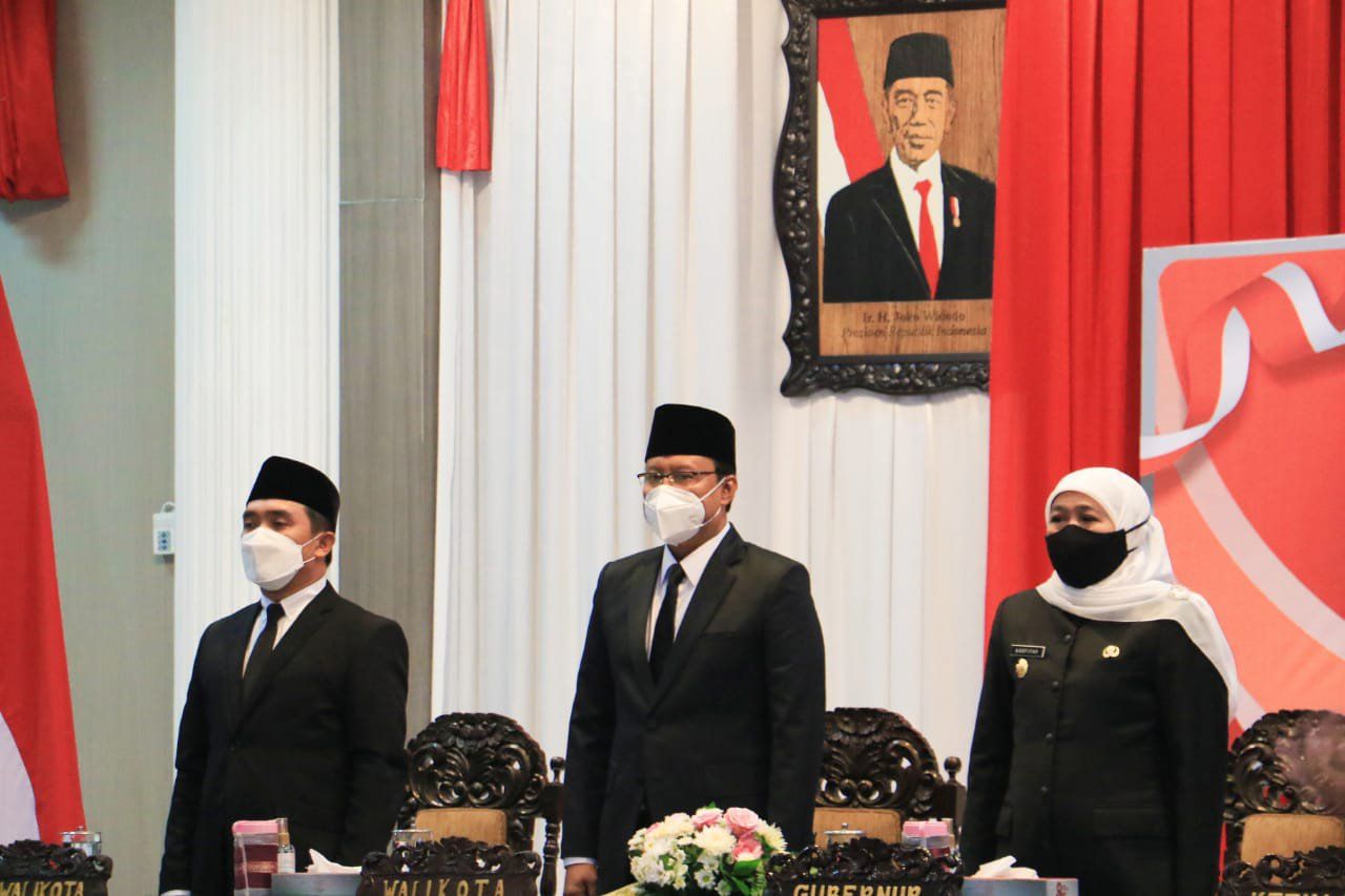 Jabat Wali Kota Pasuruan, Khofifah Ingatkan <em>Stunting</em> ke Gus Ipul