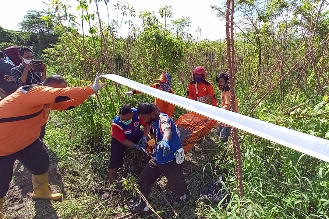 Tiga Pekan Hilang, Pria di Mojokerto Ditemukan Meninggal dalam Kubangan Lumpur
 