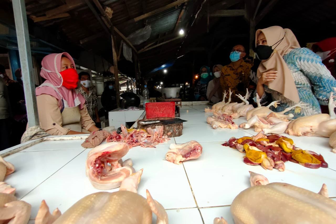 Harga Ayam Naik Menjelang Ramadan, Bupati Mojokerto Sidak Pasar
